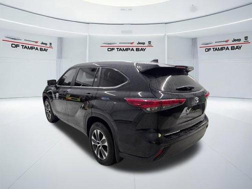 Midnight Black Metallic 2024 Toyota Highlander XLE