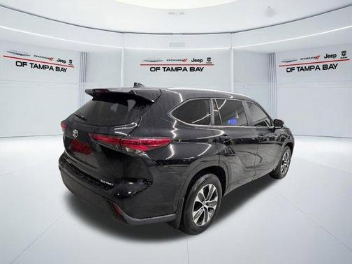 Midnight Black Metallic 2024 Toyota Highlander XLE