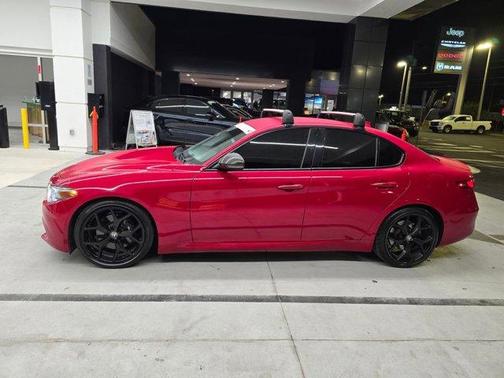 Rosso 2019 Alfa Romeo Giulia Base