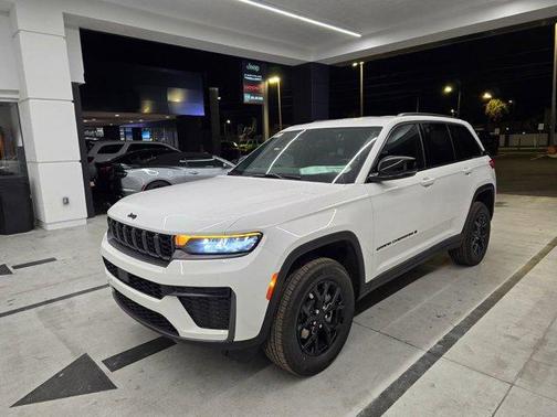 2026 Jeep Grand Cherokee Laredo