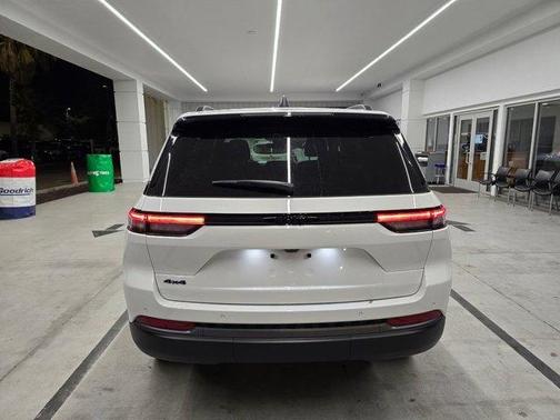 2026 Jeep Grand Cherokee Laredo