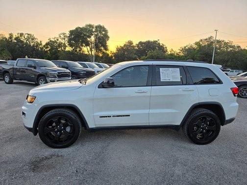 Bright White Clearcoat 2018 Jeep Grand Cherokee Upland