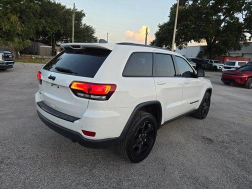 Bright White Clearcoat 2018 Jeep Grand Cherokee Upland