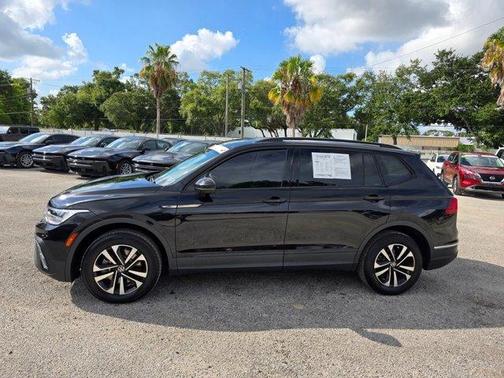 Deep Black Pearl Effect 2022 Volkswagen Tiguan 2.0T S