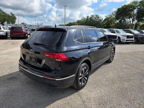Deep Black Pearl Effect 2022 Volkswagen Tiguan 2.0T S