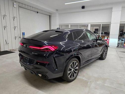 Carbon Black Metallic 2026 BMW X6 xDrive40i