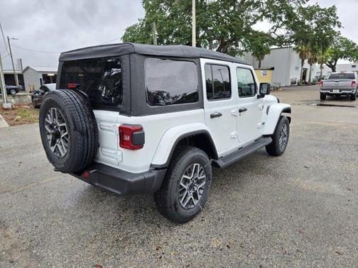 2025 Jeep Wrangler 4-Door Sahara 4x4