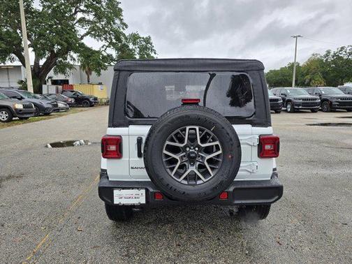 2025 Jeep Wrangler 4-Door Sahara 4x4