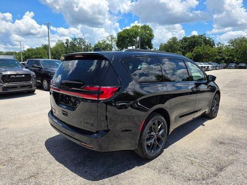 Diamond Black 2027 Chrysler Pacifica LIMITED