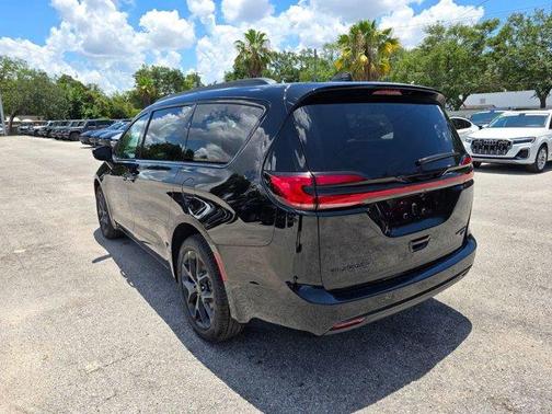 Diamond Black 2027 Chrysler Pacifica LIMITED