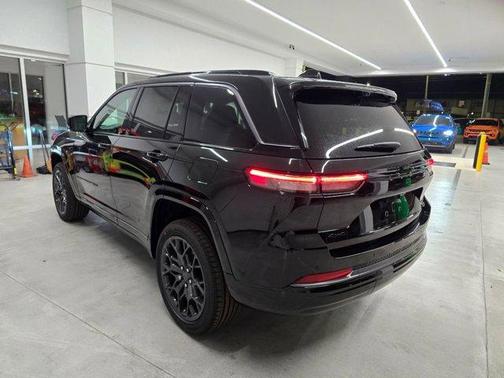 Diamond Black 2026 Jeep Grand Cherokee Summit