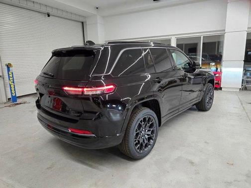 Diamond Black 2026 Jeep Grand Cherokee Summit