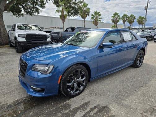2023 Chrysler 300 Touring L