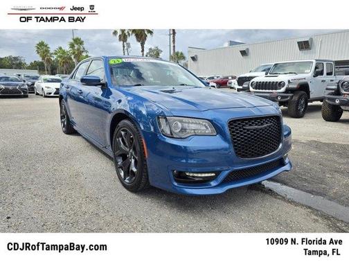 2023 Chrysler 300 Touring L