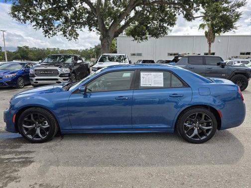 2023 Chrysler 300 Touring L