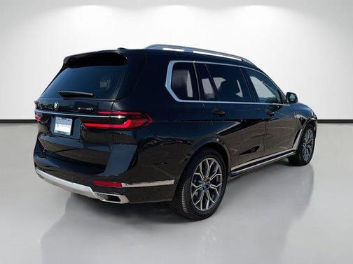 Black Sapphire Metallic 2023 BMW X7 xDrive40i