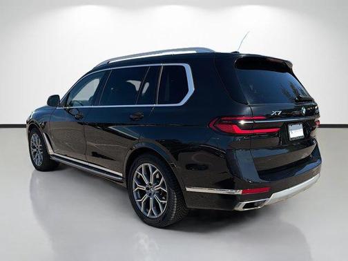 Black Sapphire Metallic 2023 BMW X7 xDrive40i