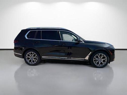 Black Sapphire Metallic 2023 BMW X7 xDrive40i