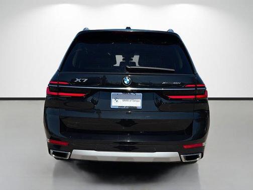 Black Sapphire Metallic 2023 BMW X7 xDrive40i