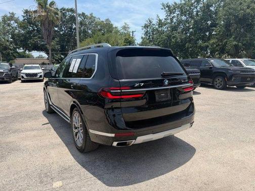Black Sapphire Metallic 2023 BMW X7 xDrive40i