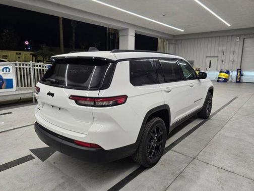 Bright White Clearcoat 2025 Jeep Grand Cherokee L Laredo