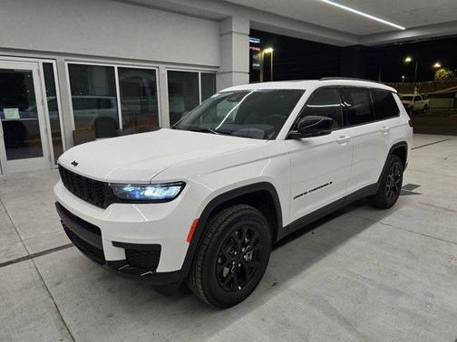 Bright White Clearcoat 2025 Jeep Grand Cherokee L Laredo