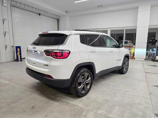 2022 Jeep Compass Latitude Lux
