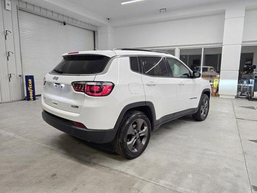 2022 Jeep Compass Latitude Lux