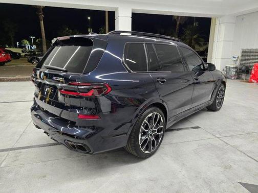 Carbon Black Metallic 2024 BMW X7 M60i