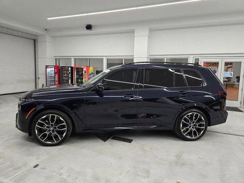 Carbon Black Metallic 2024 BMW X7 M60i