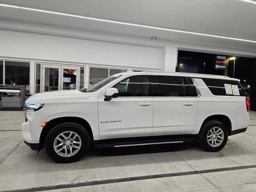 2023 Chevrolet Suburban LT