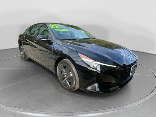 2022 Hyundai ELANTRA SEL