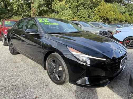 2022 Hyundai ELANTRA SEL