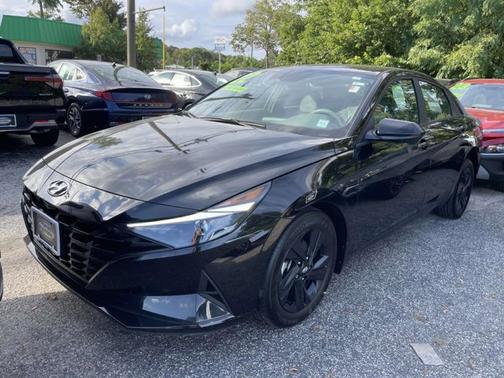 2022 Hyundai ELANTRA SEL