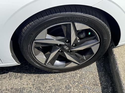 White 2023 Hyundai ELANTRA SEL