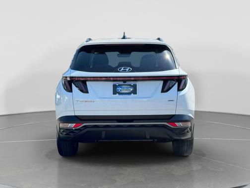 White 2023 Hyundai TUCSON SEL