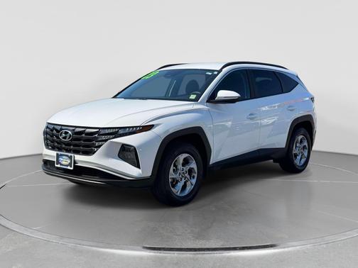 White 2023 Hyundai TUCSON SEL