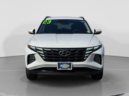 White 2023 Hyundai TUCSON SEL