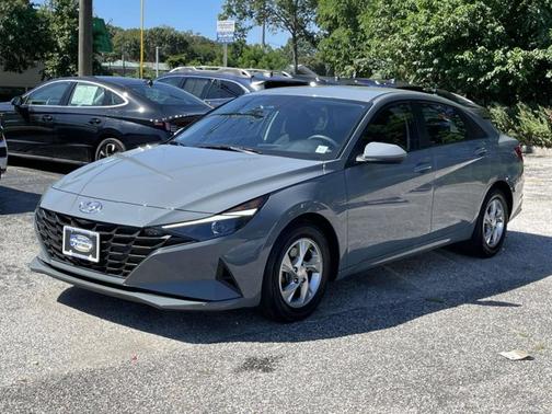 2023 Hyundai ELANTRA SE