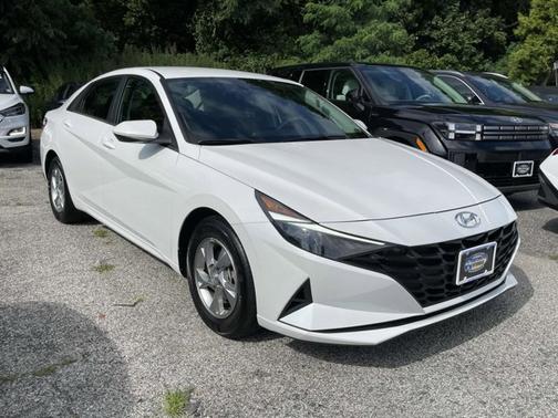 2022 Hyundai ELANTRA SE
