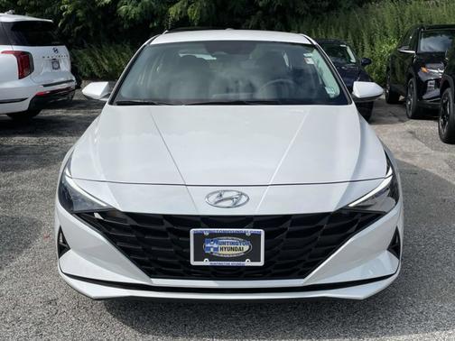 2022 Hyundai ELANTRA SE