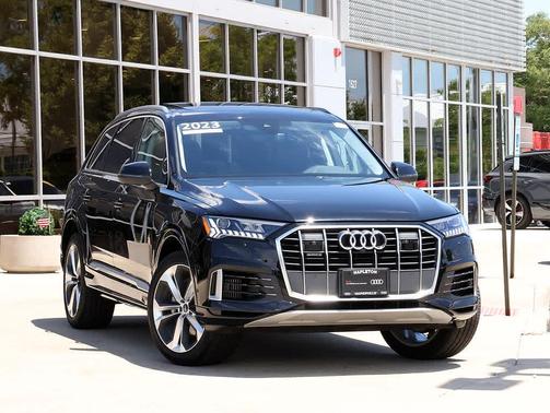 Mythos Black Metallic 2023 Audi Q7 55 Premium Plus