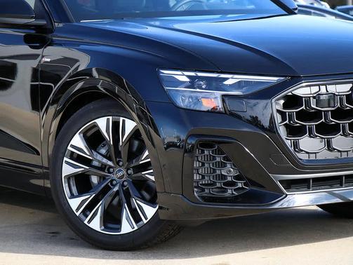 2026 Audi Q8 55 Premium Plus