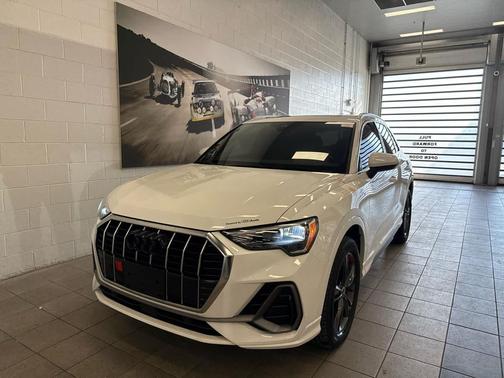 2022 Audi Q3 45 S line Premium