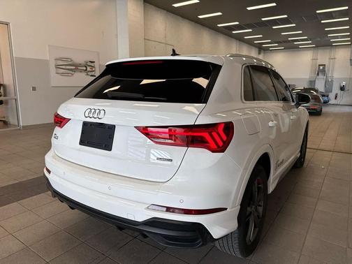 2022 Audi Q3 45 S line Premium