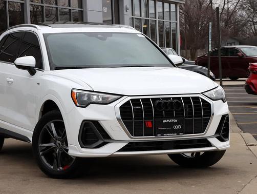 2022 Audi Q3 45 S line Premium