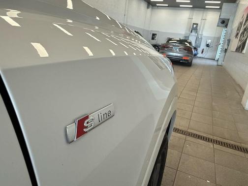 2022 Audi Q3 45 S line Premium