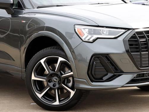 Daytona Gray Pearl Effect 2025 Audi Q3 45 S line Premium Plus