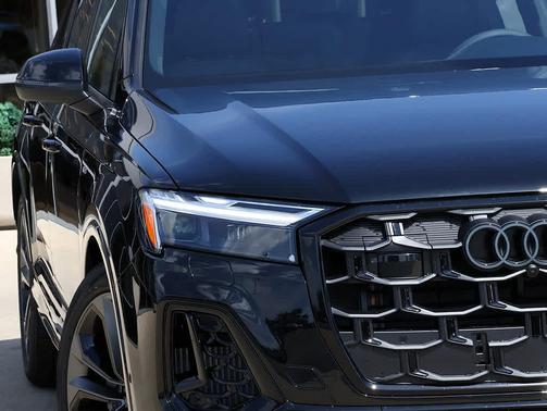 MYTHOS BLACK 2026 Audi Q7 55 Premium Plus