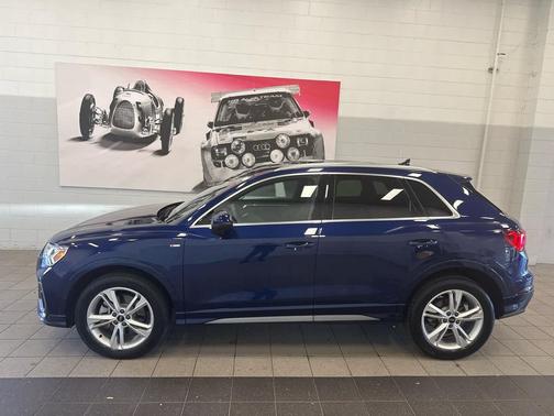 Navarra Blue Metallic 2023 Audi Q3 45 S line Premium Plus
